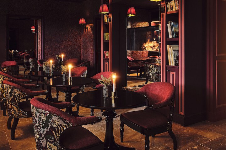 Lounge 71 of 85
