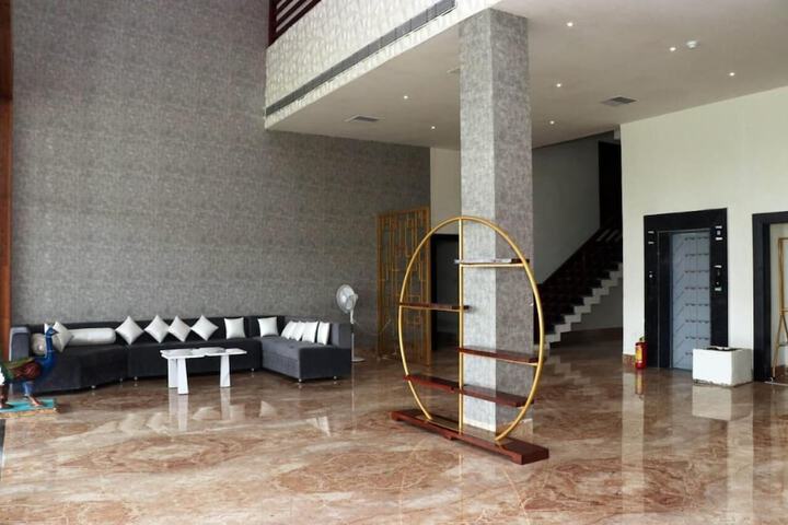 Hotel Interior 4 of 25
