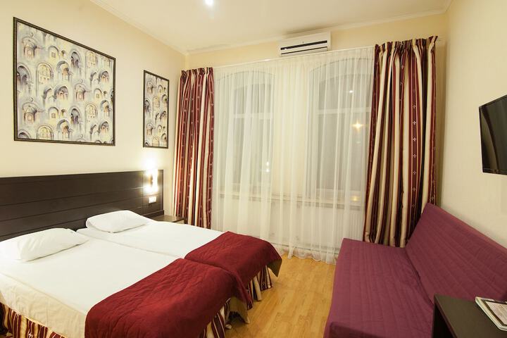 Room 27 of 87
