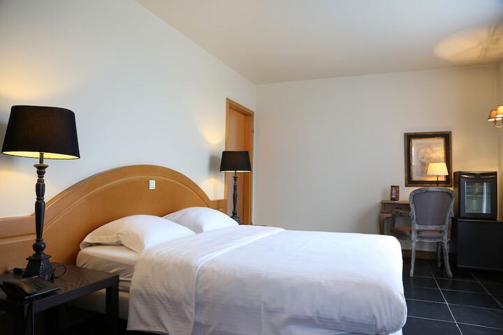 Room 10 of 40