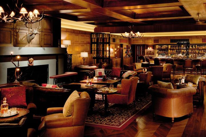 Lounge 55 of 69