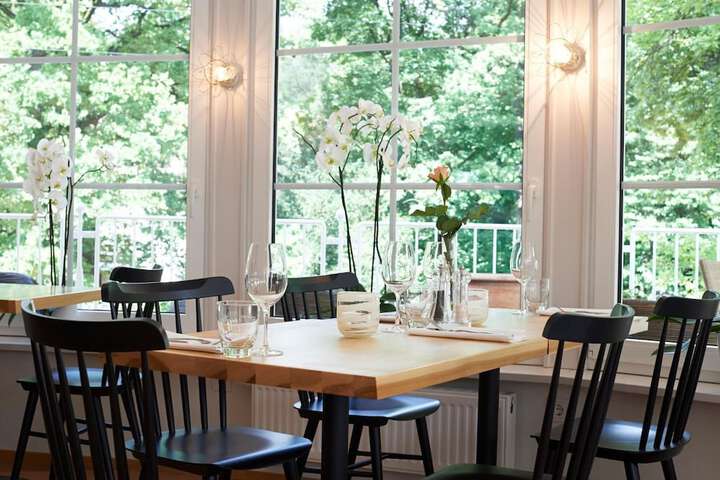 Dining 69 of 85