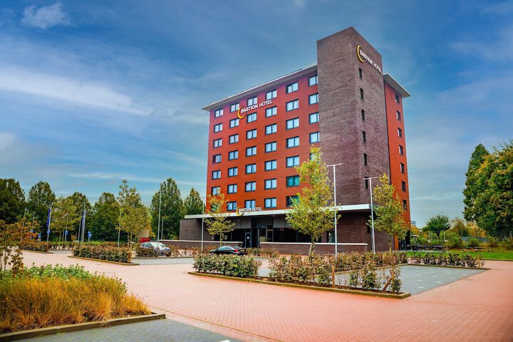 Hotel Entry