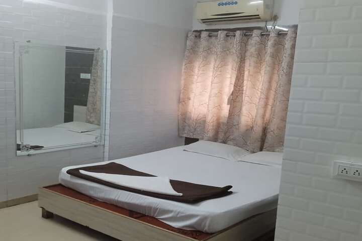 Room 14 of 60