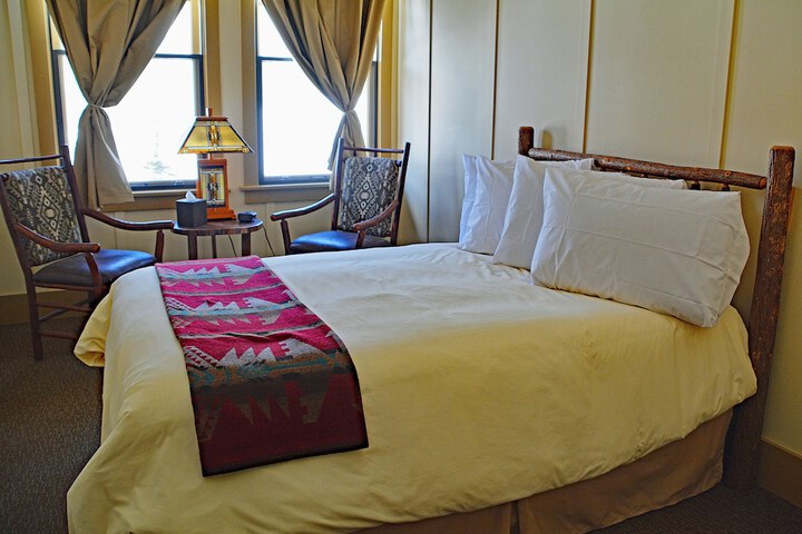Room 5 of 40