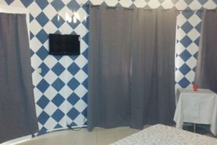 Room 9 of 10