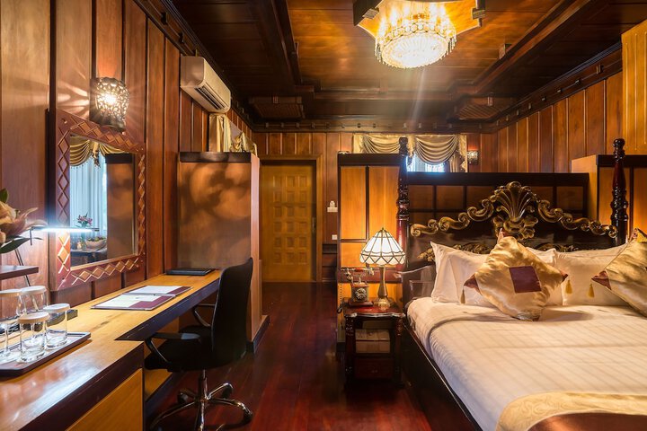 Room 53 of 181