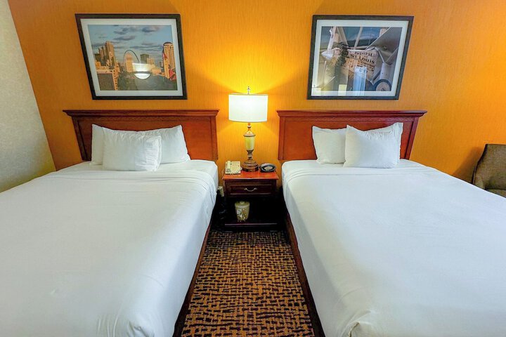 2 Queen Beds (13 of 13)