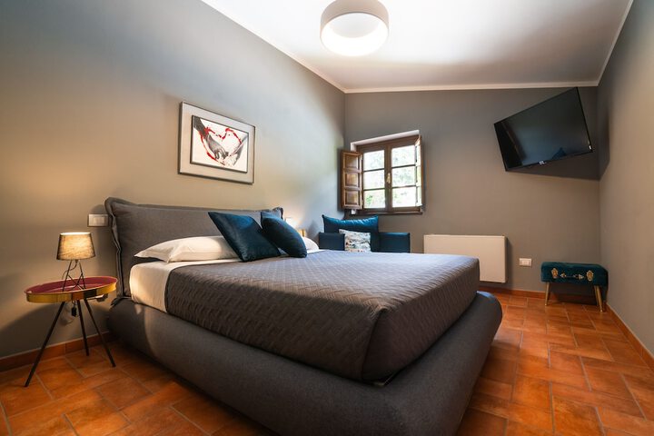 Room 32 of 46