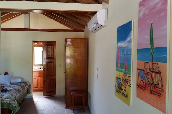 Room 8 of 82