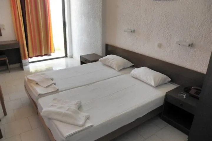 Room 2 of 10