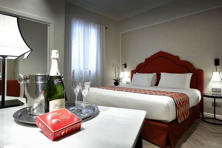 Room 10 of 38