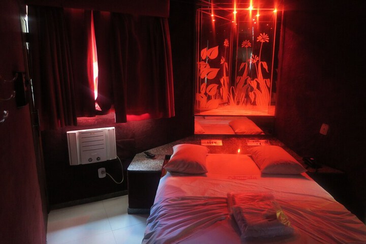 Room 11 of 18