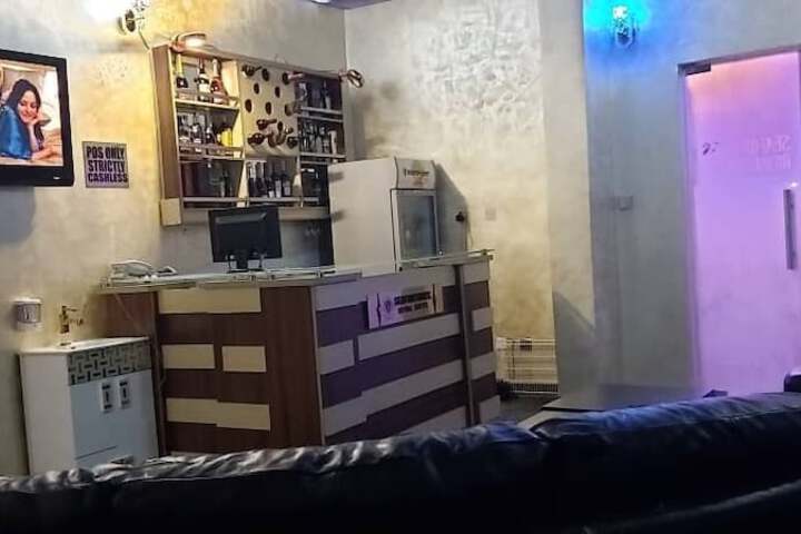 Lounge 10 of 10