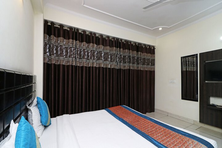Room 5 of 17