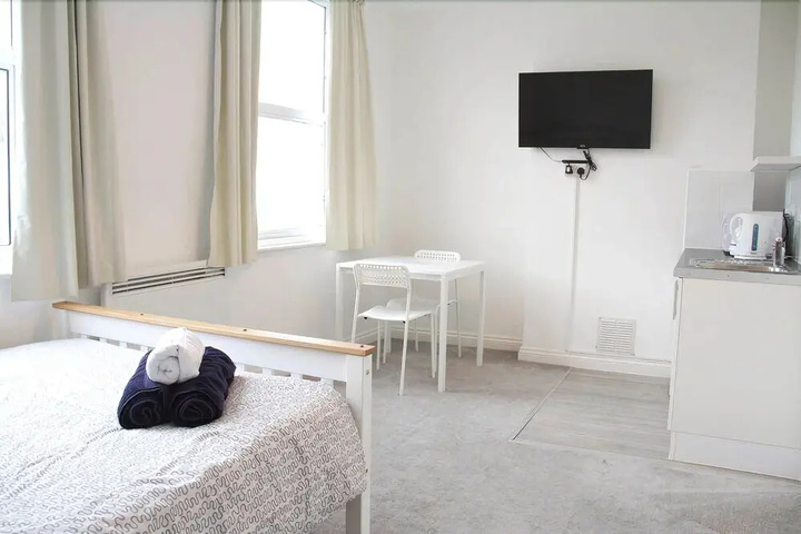 Room 2 of 7