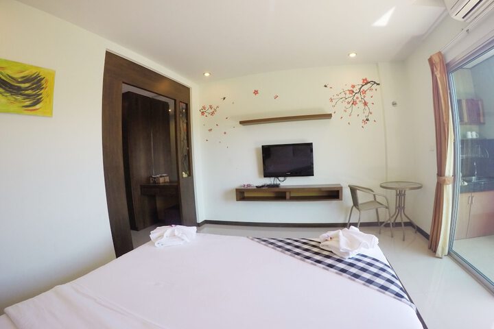 Room 5 of 33