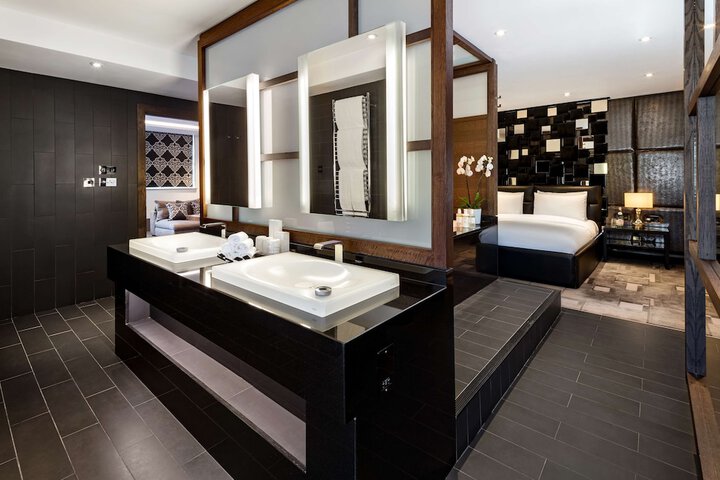 Room 14 of 110