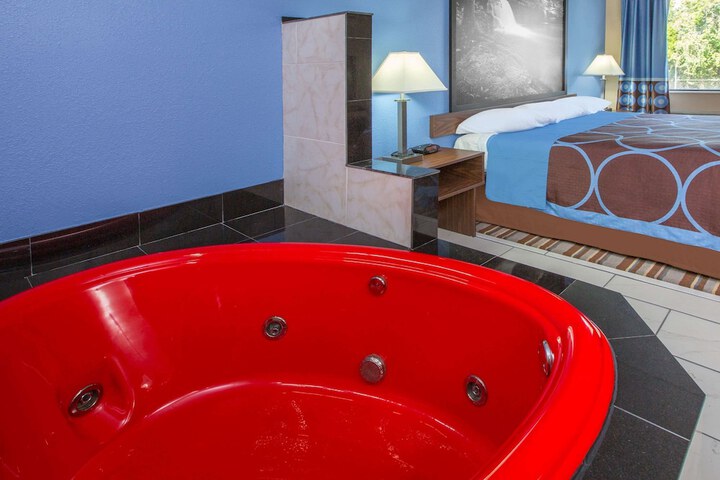1 King Bed (3 of 14)