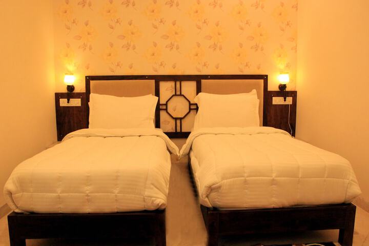 Room 7 of 13