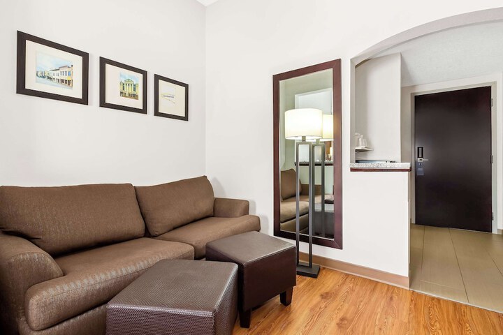 1 Double Bed Suite Accessible (6 of 15)