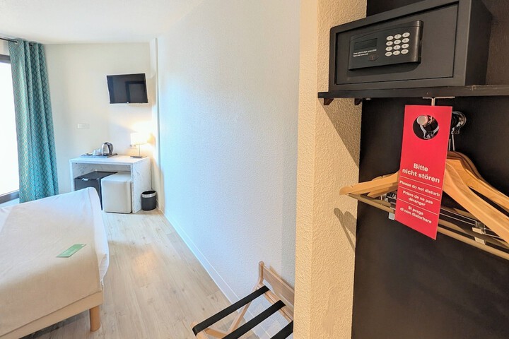Room 47 of 92