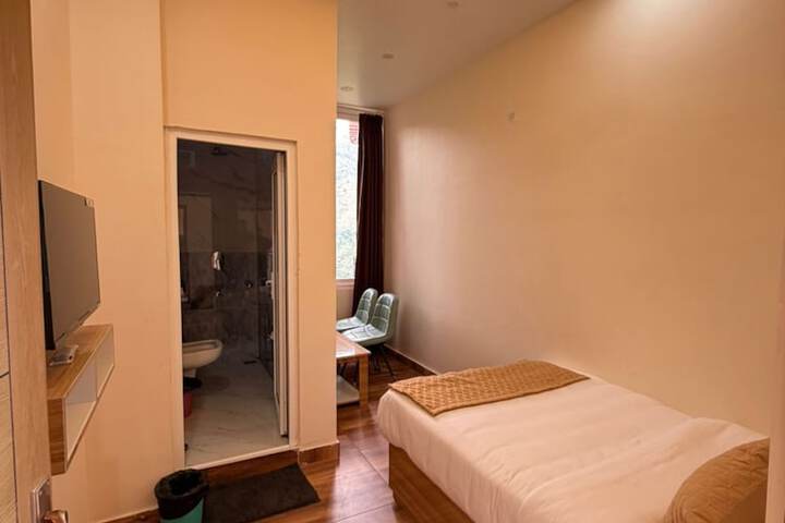 Room 13 of 44