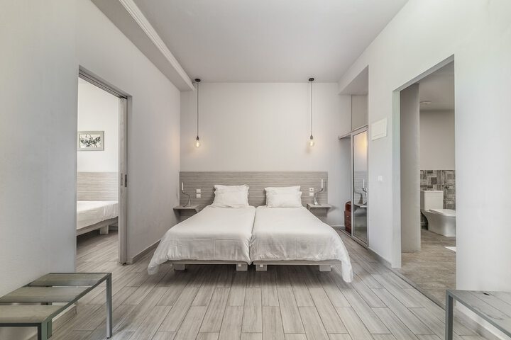 Room 6 of 27