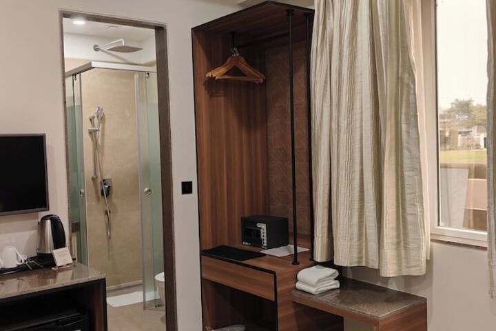Room 7 of 10