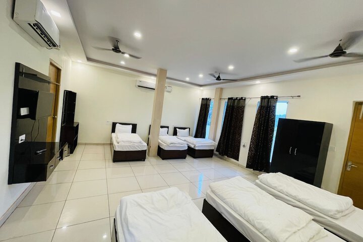 Room 4 of 29