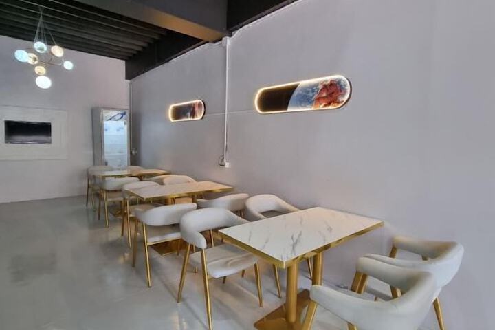 Room 33 of 59