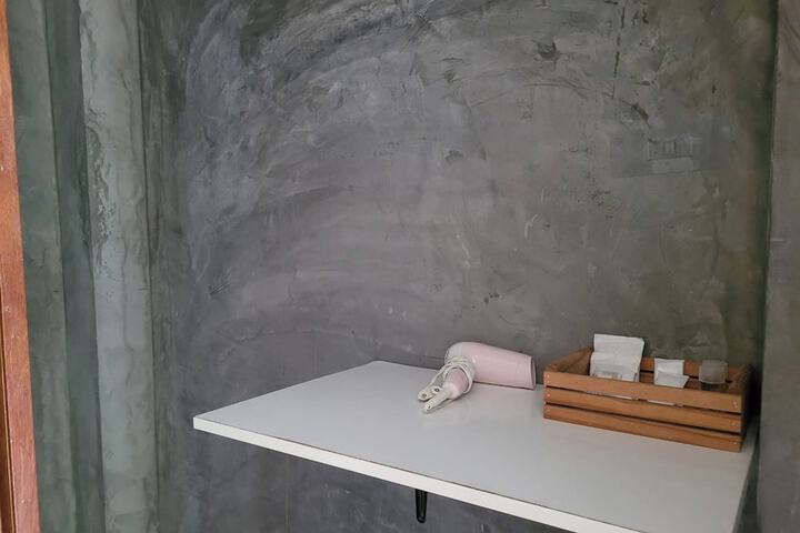 Room 14 of 28