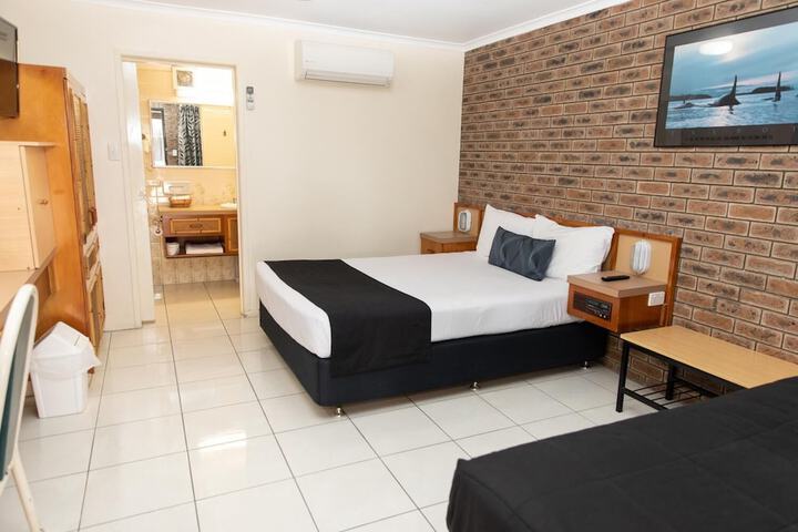 Room 9 of 27
