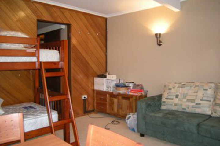 Room 6 of 32