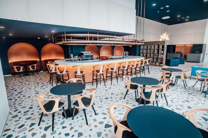 Lounge 126 of 153