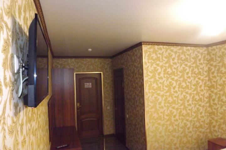 Room 4 of 73