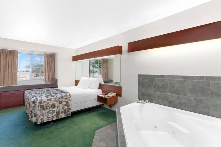 Jetted tub