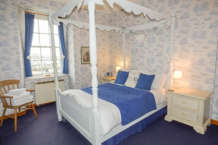 Room 3 of 9