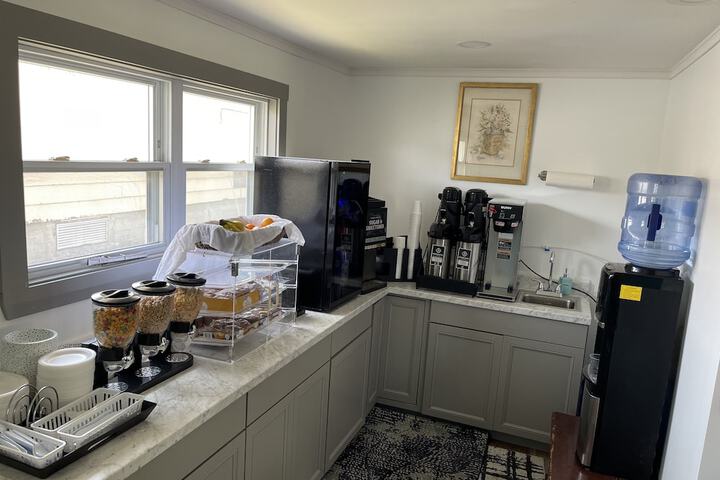 Breakfast/Coffee Service 32 of 42
