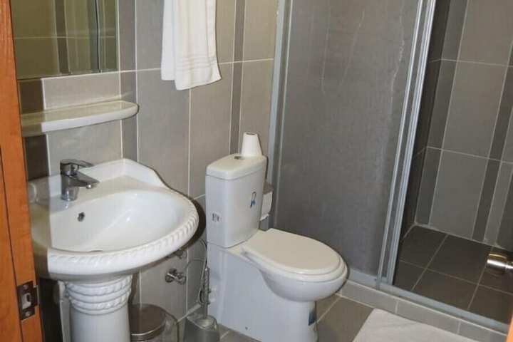 Room 10 of 12