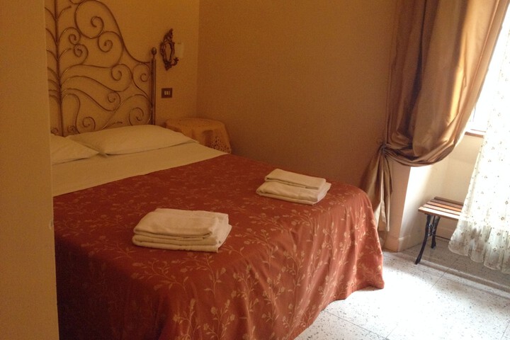 Room 5 of 32
