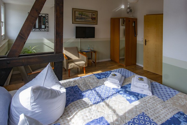 Room 7 of 105