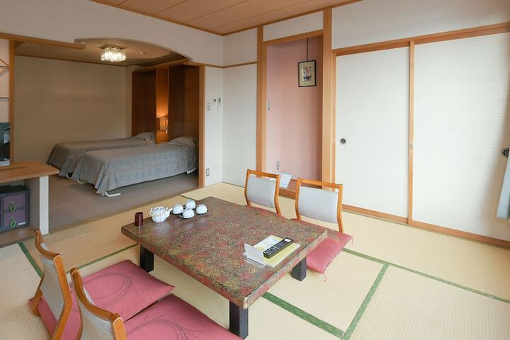 Room 6 of 83