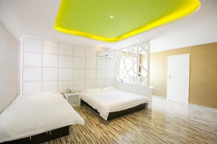 Room 8 of 17