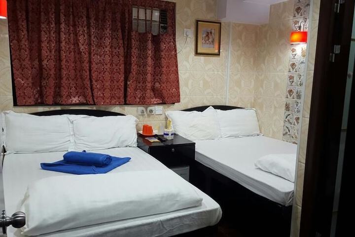 Room 12 of 48