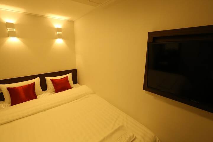 Room 7 of 30