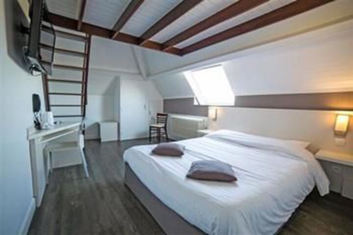 Room 17 of 60