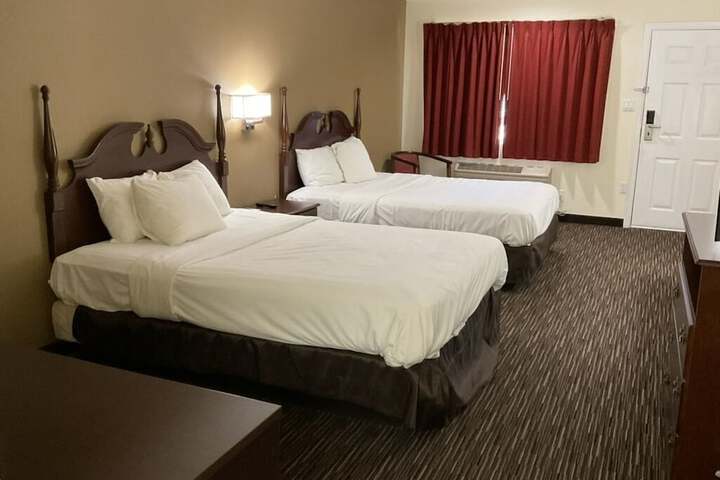 2 Queen Beds (8 of 8)