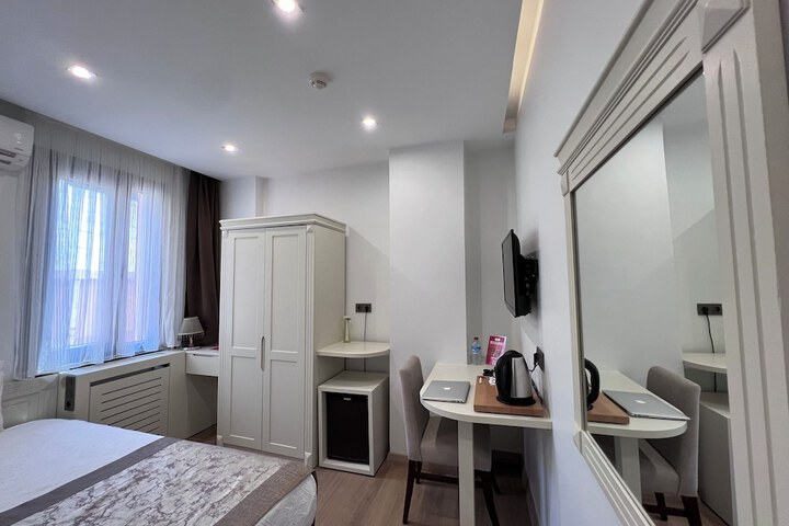 Room 8 of 53