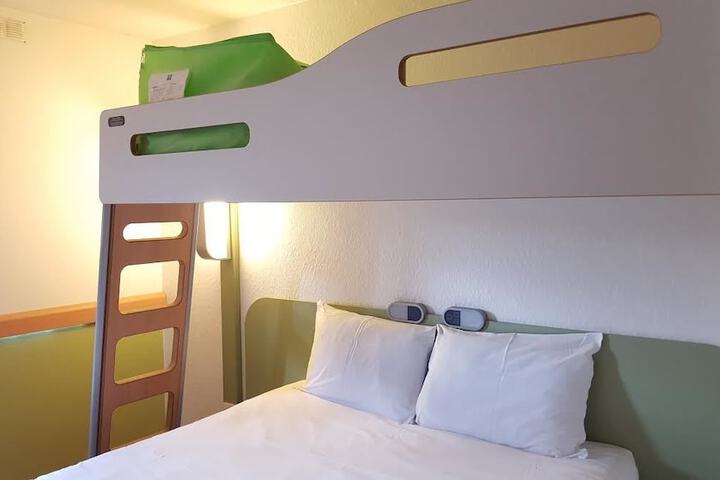 Room 3 of 27